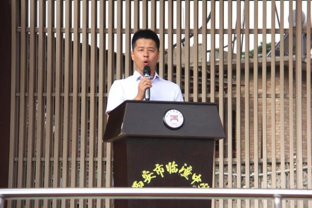 雷竞技【RAYBET】西安市临潼中学举行2024级国防教育总结表彰大会暨军训闭营会操(图2)