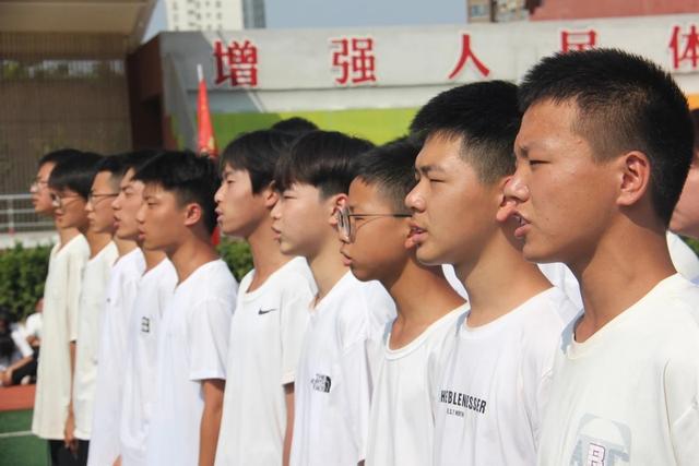 雷竞技【RAYBET】西安市临潼中学举行2024级国防教育总结表彰大会暨军训闭营会操(图5)