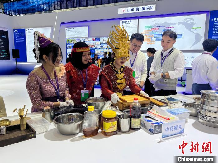 看环球传媒网关注实况微信(图1)